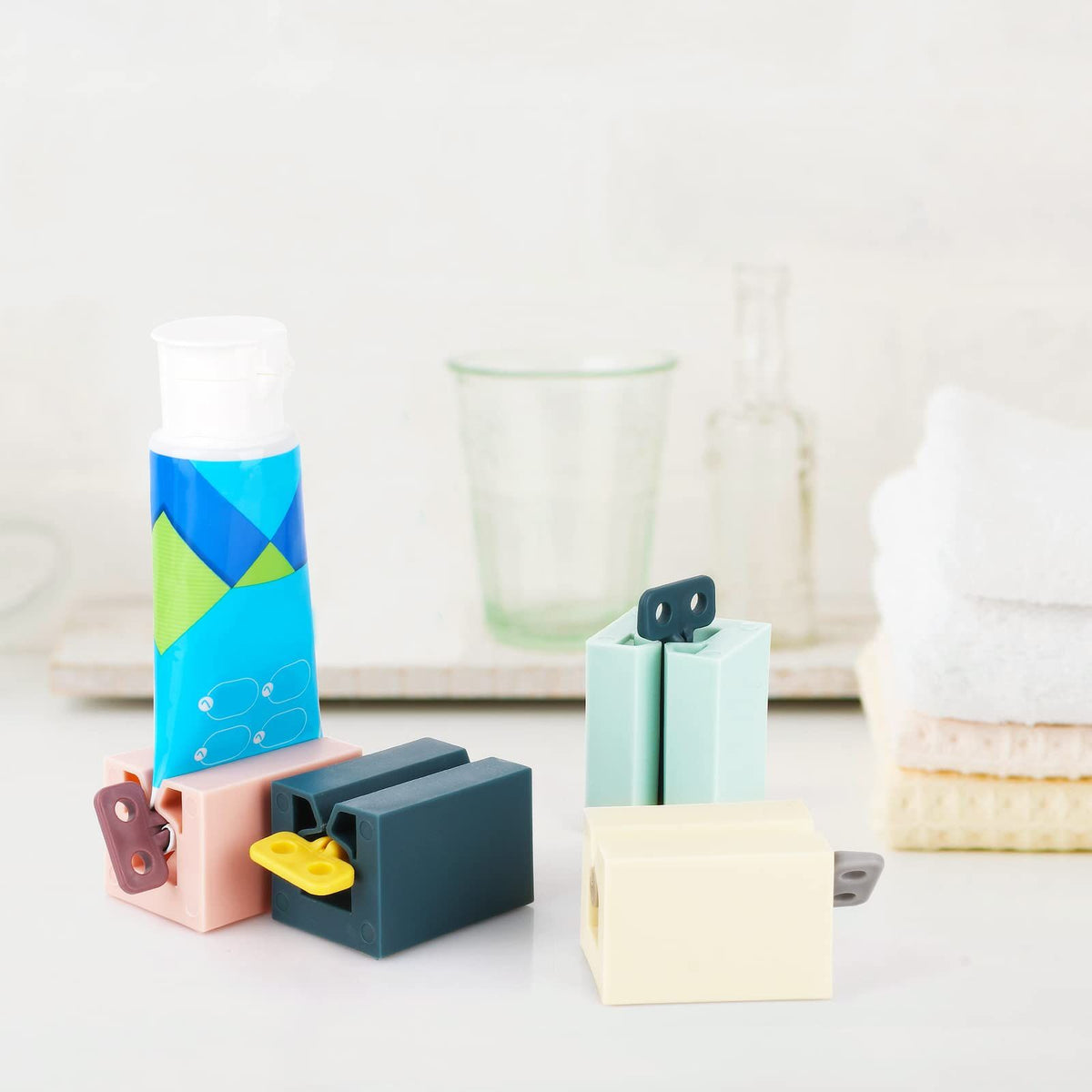 Rolling Toothpaste Squeezer Set of 4 Standing Toothpaste Holder Bathroom Organizer Tube Squeezer Tool for Toothpaste, Ointment
